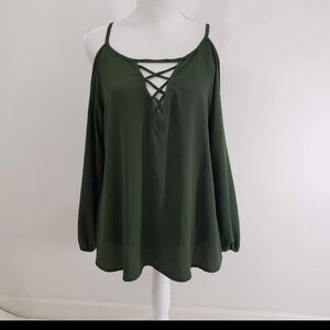 Charlotte Russe woman's cold shoulder top